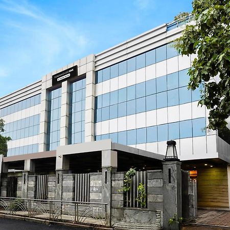 Super Townhouse Oak Alandur Near Chennai Airport Formerly Vijay Park エクステリア 写真