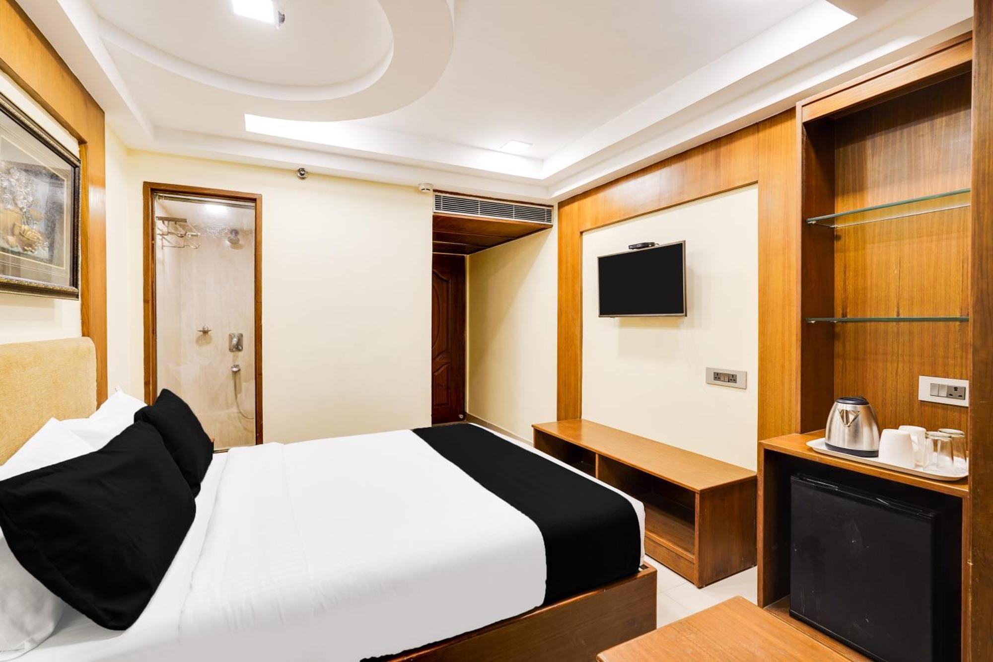 Super Townhouse Oak Alandur Near Chennai Airport Formerly Vijay Park エクステリア 写真