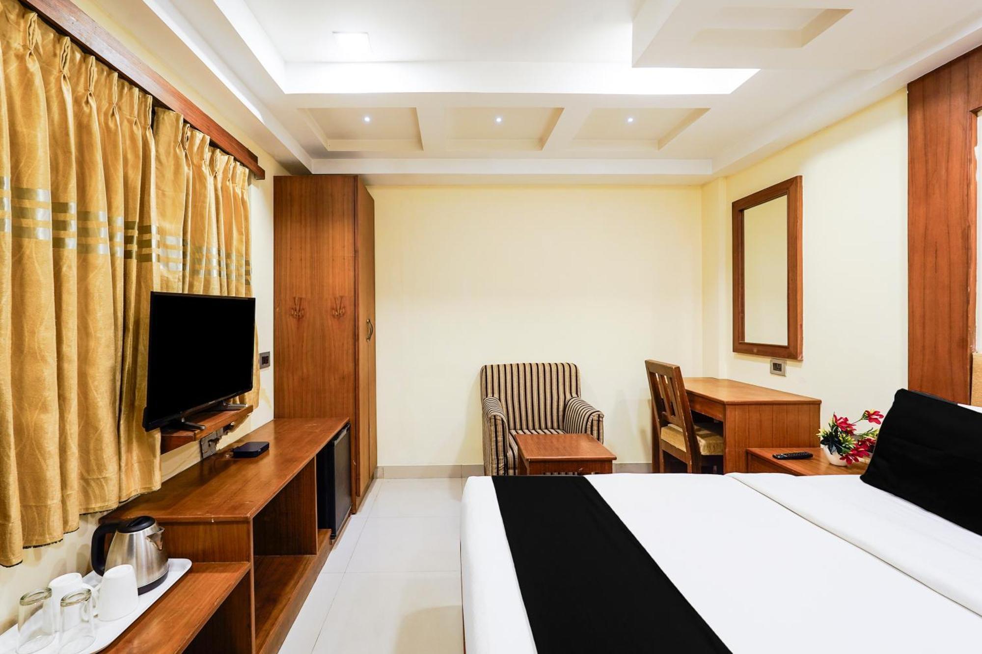 Super Townhouse Oak Alandur Near Chennai Airport Formerly Vijay Park エクステリア 写真