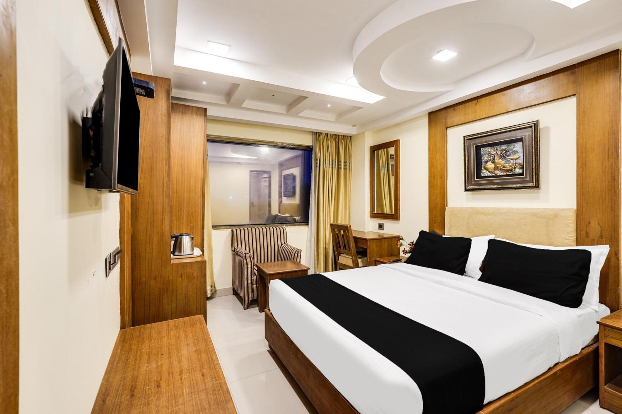 Super Townhouse Oak Alandur Near Chennai Airport Formerly Vijay Park エクステリア 写真