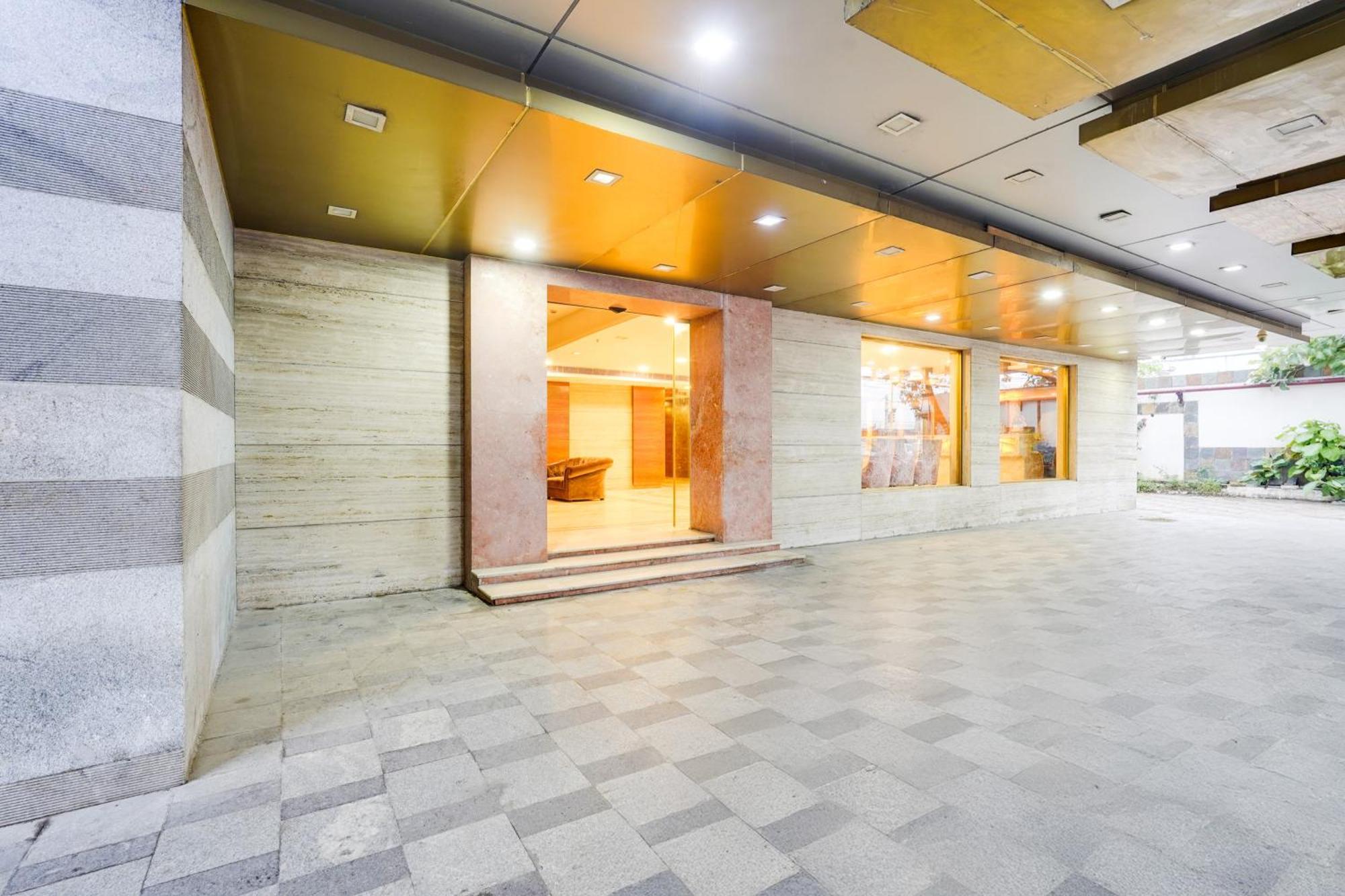 Super Townhouse Oak Alandur Near Chennai Airport Formerly Vijay Park エクステリア 写真