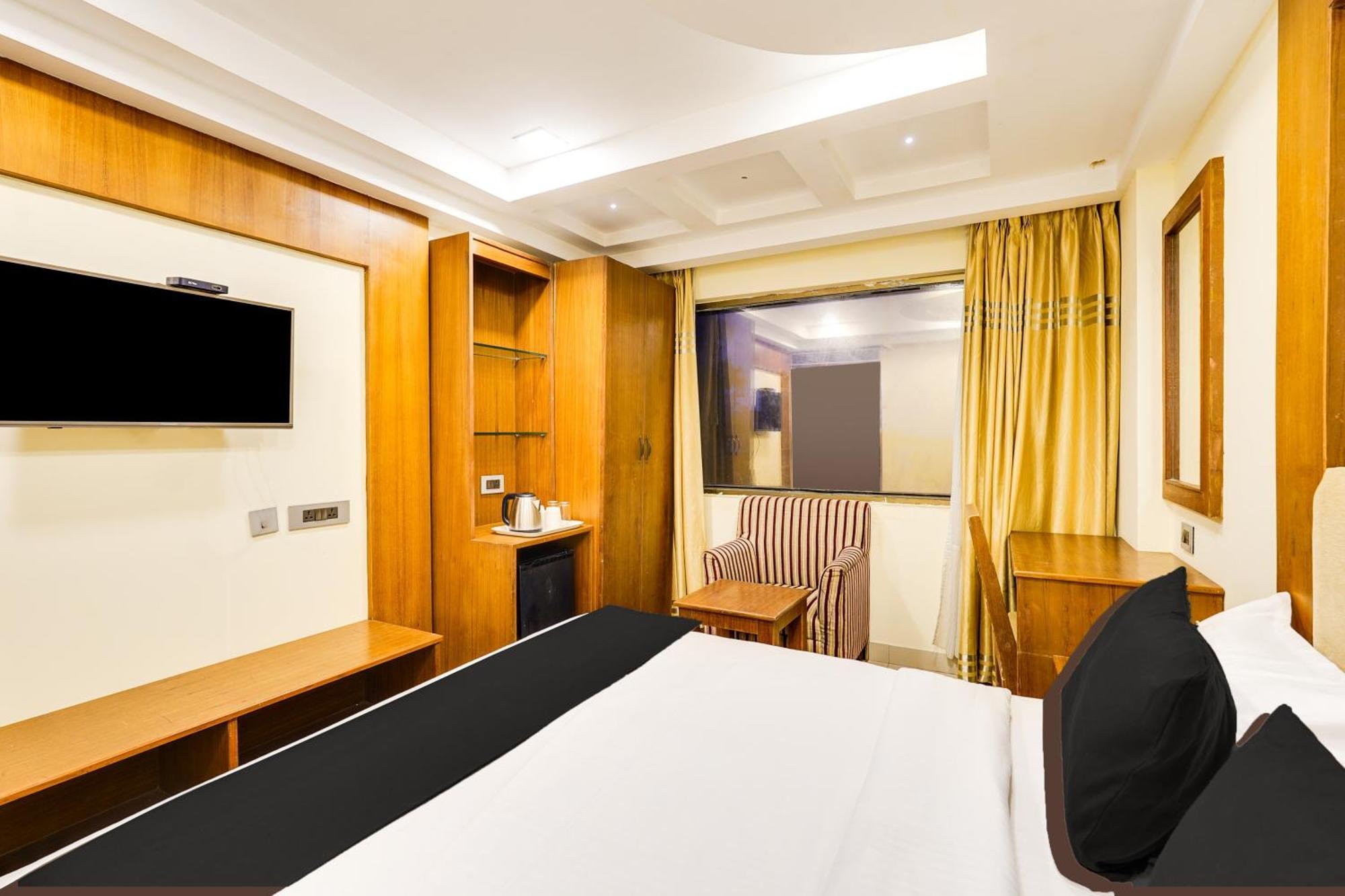 Super Townhouse Oak Alandur Near Chennai Airport Formerly Vijay Park エクステリア 写真