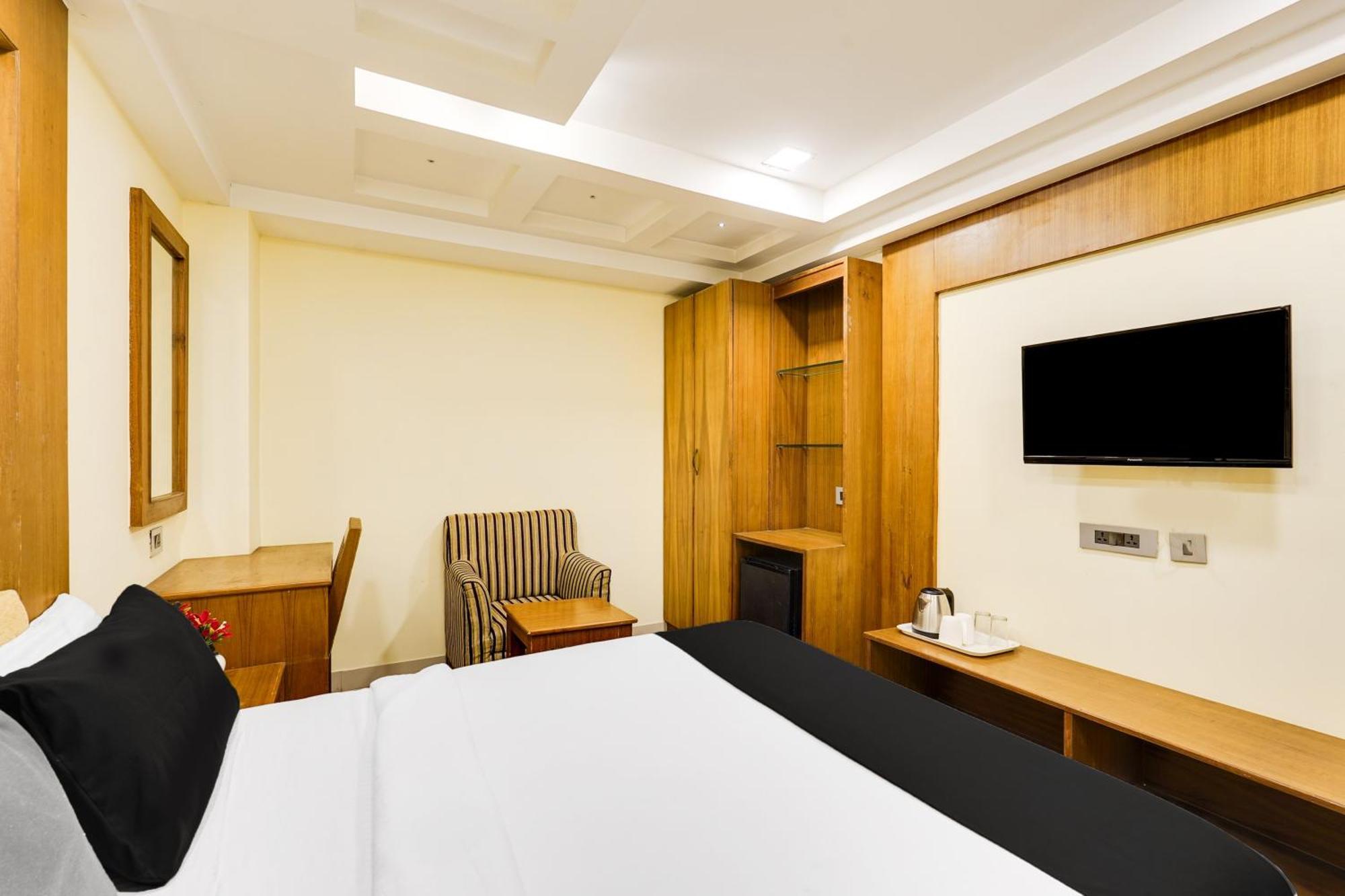 Super Townhouse Oak Alandur Near Chennai Airport Formerly Vijay Park エクステリア 写真