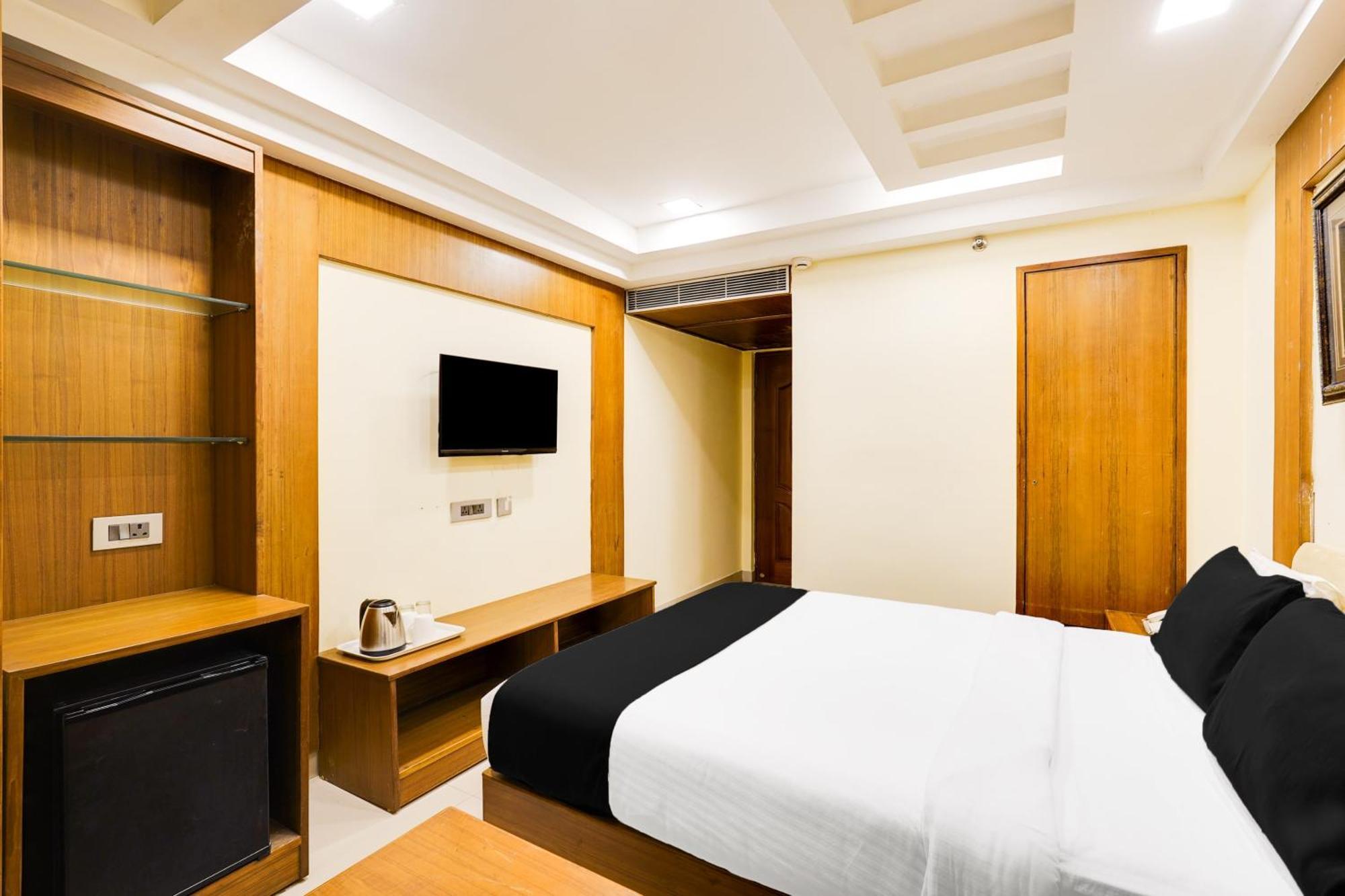 Super Townhouse Oak Alandur Near Chennai Airport Formerly Vijay Park エクステリア 写真
