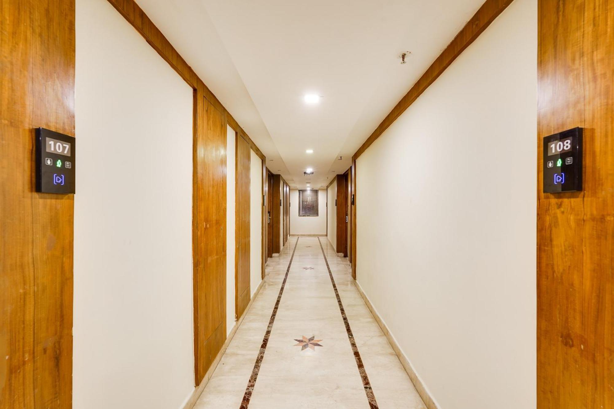 Super Townhouse Oak Alandur Near Chennai Airport Formerly Vijay Park エクステリア 写真